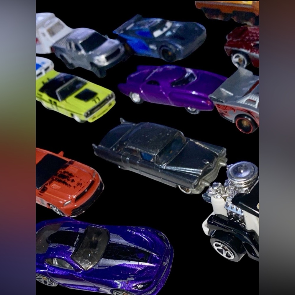 33 Hot Wheels vintage collection lot diecast vehicle hotwheels w/ 2 dividers - Picture 12 of 16